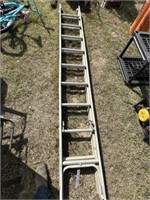 563) 18' aluminum ladder