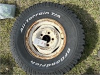 677) 13-10.5-R15 Ford tire & wheel