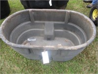 1233) Rubbermaid water tub