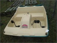 1077) AquaToy pedal boat
