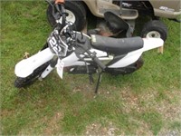 1321) 2021 Mototec 49cc mini bike-pull broke, but