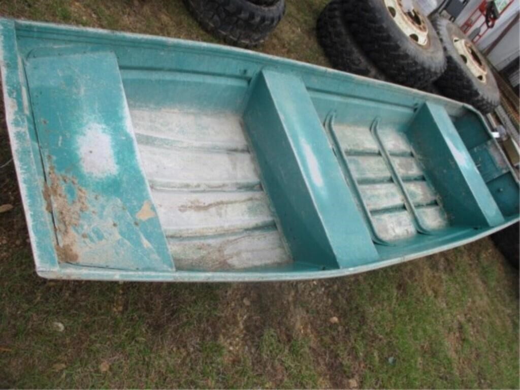1367) 12' green flatbottom boat