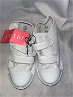 NWT- JOSINY kids size 5 white sneakers