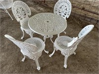 1756) Set of patio furniture w/ 4 chairs