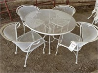 1759) Set of patio furniture w/ 4 chairs