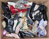 LOT OF 35 PAIRS WOMEN'S SHOES