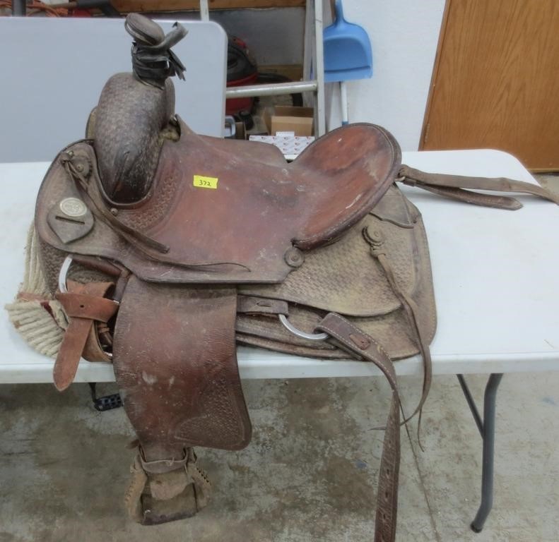 Simco horse saddle, 4942 16, horn splitting