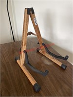 Guitar stand (living room)