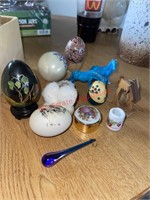 Decorative eggs and knick knacks (kitchen)