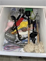 Kitchen drawer lot  (kitchen)