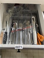 Kitchen drawer lot  (kitchen)