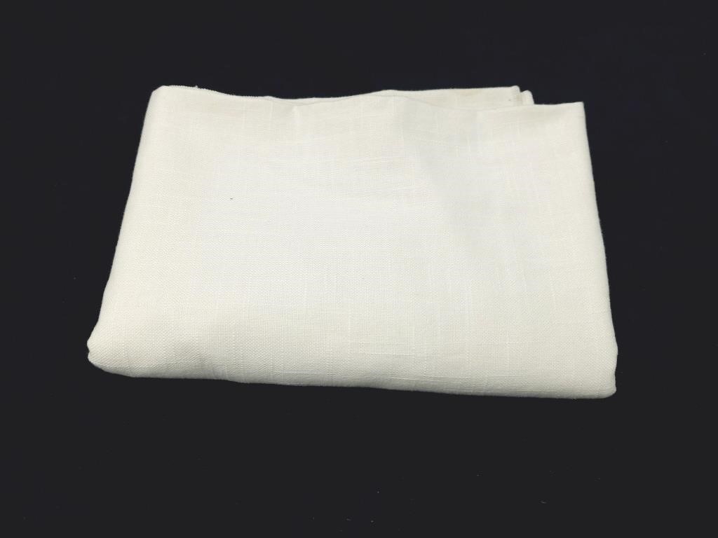 Tablecloth off white (84")