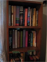 6ft Bookshelf w/misc books
