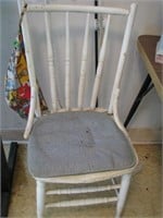 4 Matching wooden chairs