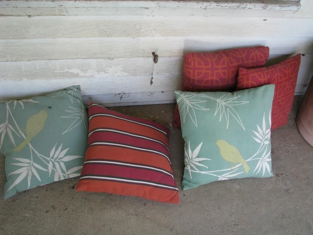 Misc outdoor pillows lot