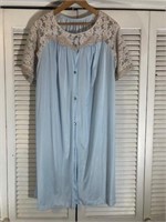 VINTAGE BLUE HOUSECOAT LACE DETAIL LARGE