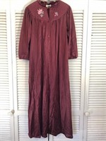 VINTAGE PINEHURST LINGERIE HOUSECOAT PETTIE