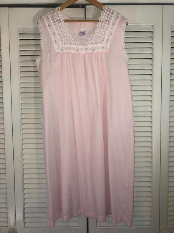 VINTAGE NIGHTGOWNS, HOUSECOATS, SLIPS & MORE - ENDS 3/28/24