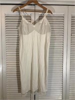 VINTAGE VANITY FAIR SLIP DRESS SIZE 40