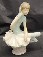 Lladro Ballerina 8.5" H.  Look at the photos for