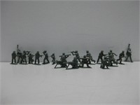 Vtg Plastic Army Soldiers