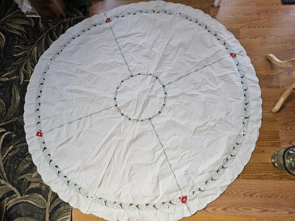 Vintage Round Table Cloth Poinsettia Christmas