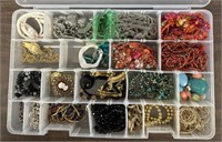 Miscellaneous lot of costume jewelry necklaces