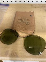 VINTAGE RAY BAN CLIP ON SUNGLASSES W/ RAY BAN CASE