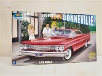 1960 Pontiac Bonneville model kit
1:25 scale