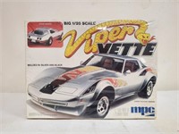 Viper Corvette model kit
MPC 1:20 scale
new old