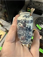 VTG CHINESE SMALL PORCELAIN JAR BUD VASE