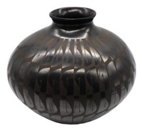 Elain Luan Signed Mata Ortiz Pottery Vase