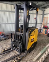 2014 Yale fork lift in