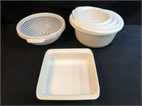 Plastic Bowl Set, Strainer & Baking Pan
