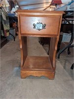 Wooden bedside stand w/ single drawer pull out