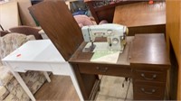WHITE SEWING MACHINE WITH CABINET