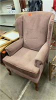 HIGH BACK VICTORIAN STYLE CUSHIONED CHAIR