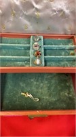 ANTIQUE JEWELRY BOX WITH 4 WOMEN S DAZZLINGS
