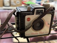 VTG KODAK BRONIE HOLIDAY FLASH CAMERA