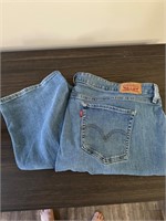 Women’s Levi’s size 22W appear new