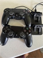 2 PS4 controllers w/ charging station tested work