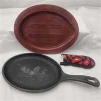 Lodge Oval Pan w/ Touret