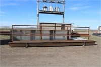 (1) 24ft freestanding cattle panel with bunk