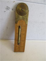 VINTAGE WOODEN FOLDING RULER WITH LEVEL