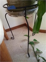 METAL BASE PLANT STAND