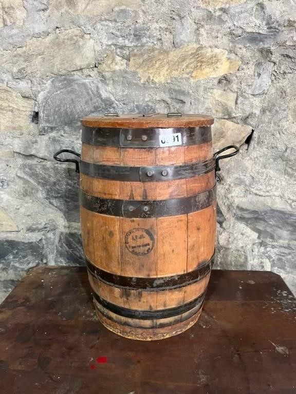 (1) WOOD NAIL KEG W/ LID (GOOD COND.)