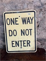 (1) "ONE WAY DO NOT ENTER" METAL HWY SIGN
