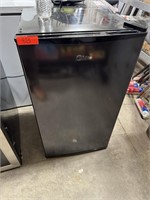 Midea 3.3 Cu.Ft. Single Door Minifridge, Tested an