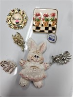 Pins/Brooches