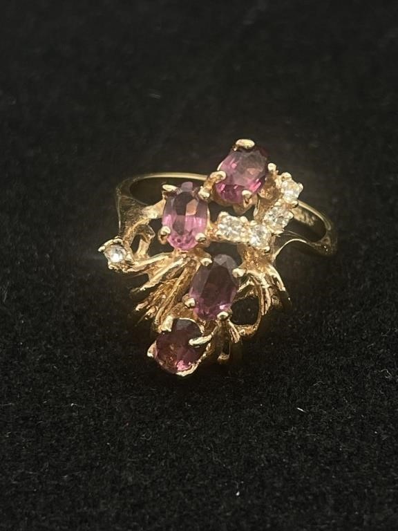 Beautiful Gold Tone Ring with Stones 18kHGE Size 9